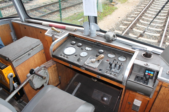 8105